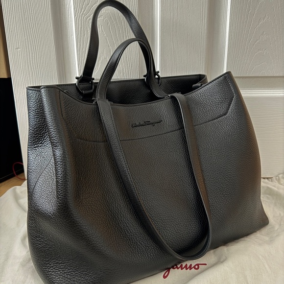 Salvadore Ferragamo Black Tote. - Picture 4 of 4